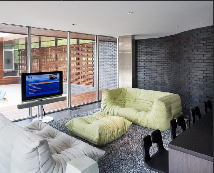 惠州佳兆业ICC不规则客厅黑色砖墙淡绿色榻榻米沙发简易电视墙效果图